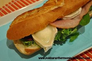 Bocadillo de bacon, queso de cabra y brotes (Concurso Whole Kitchen)