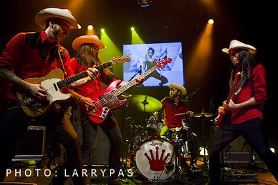 Crónica Concierto Dos Bandas y Un Destino: Los Coronas + Arizona Baby Bilbao 2011 por Larrypas