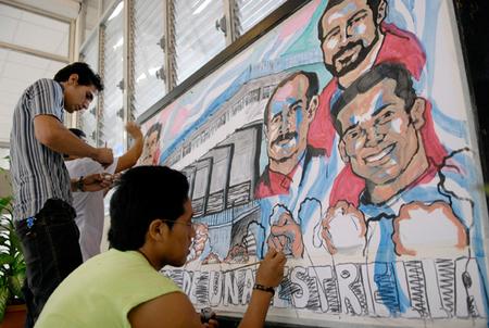 jovenes-de-la-elam-dibujan-un-mural-para-los-cinco-foto-roberto-suarez.jpg