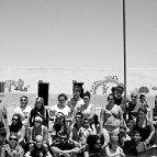 El profesor Beni Iturrioz posa junto a los alumnos que partirán hacia Tindouf el próximo día 20.