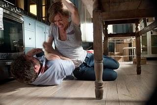 La víctima perfecta (The resident) poster español