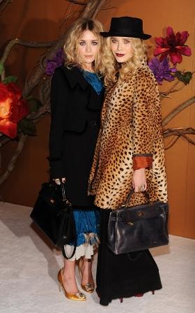 Te mostramos una manera de distinguir a las gemelas Olsen: Por su bolso Kelly de Hermès!