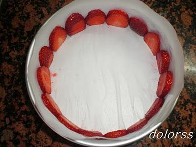 SEMIFRIO DE FRESAS CON NATA