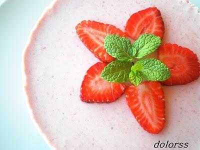 SEMIFRIO DE FRESAS CON NATA