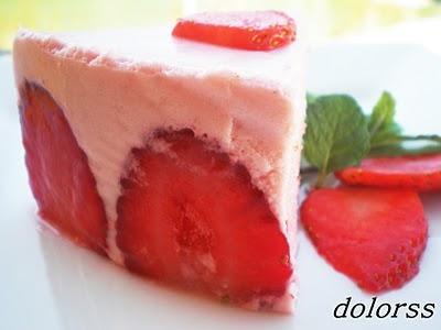 SEMIFRIO DE FRESAS CON NATA