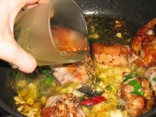 Pollo al ajillo