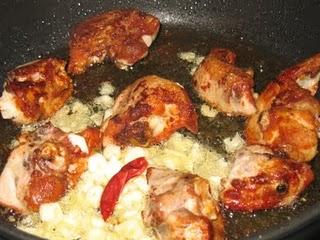 Pollo al ajillo