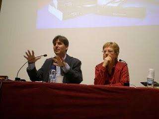 .: La primera presentación de la novela Tres profecías:.