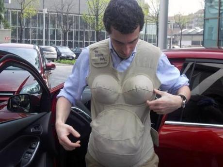 Traje de embarazada para las pruebas de automoción Embarazo y conducción