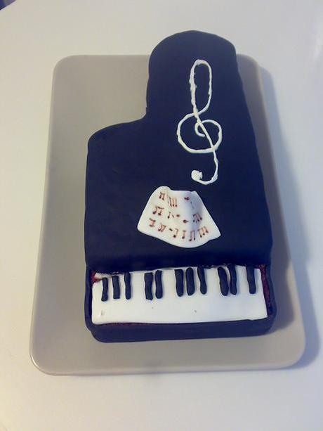 Tarta fondant piano