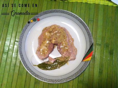 Chuletas de cerdo a la provenzal con salsa de mostaza