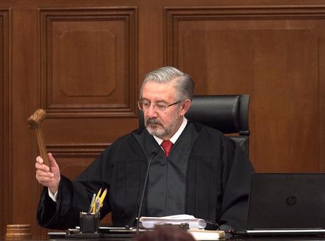 El político que pateó el nido de las avispas. Segunda parte: Los recortes.