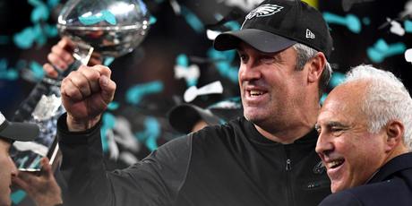 Philadelphia extiende a Doug Pederson y Howie Roseman hasta 2022