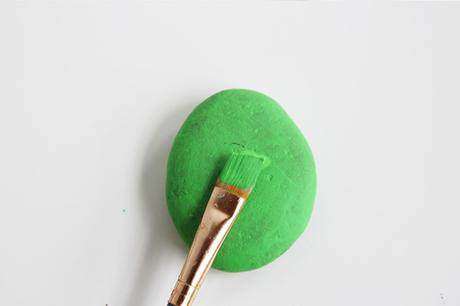 Tutorial DIY: portafotos con piedras pintadas Tutorial DIY: portafotos con piedras pintadas