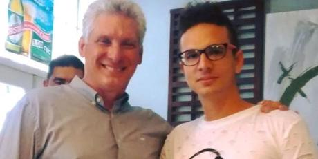 Prensa cubana arremete contra los “trolles de Miami” por criticar al youtuber que se tomó una foto con Díaz-Canel