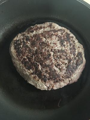 Hamburguesa De Buey Con Queso Provolone Y Champiñones