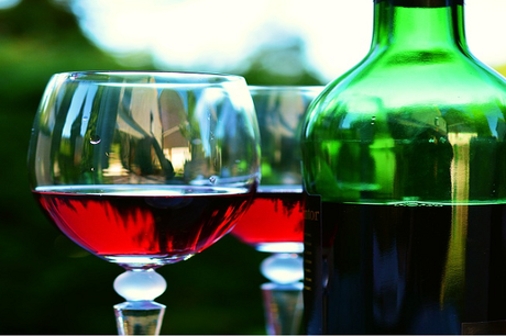 Como preparar vino de nueces casero