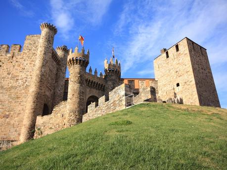 “Misteriosos libros templarios” exposición temporal en la Biblioteca Templaria del Castillo de Ponferrada