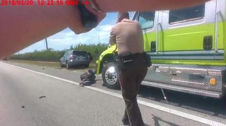Revelan vídeo donde la policía de Miami dispara a un hombre que llevaba una pistola Teaser