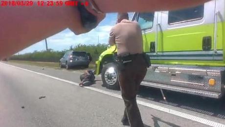 Revelan vídeo donde la policía de Miami dispara a un hombre que llevaba una pistola Teaser