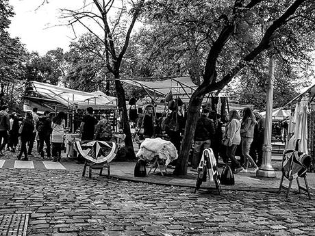 BYN.Artesanos en Recoleta vendedores de cueros.