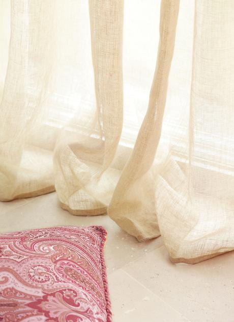 Detalle cortinas con mucha caída