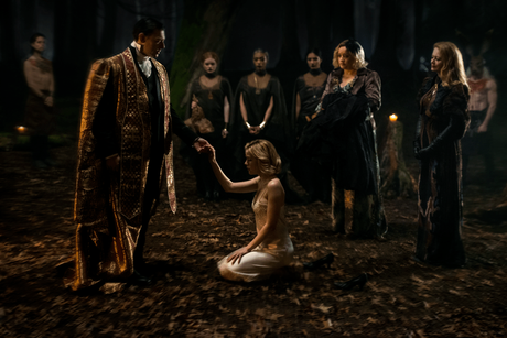 Mira las primeras imágenes de la serie “El mundo de Sabrina” Mira las primeras imágenes de la serie “El mundo de Sabrina”