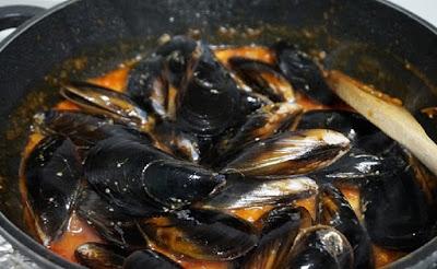 Mejillones en salsa de tomate picante Mejillones en salsa de tomate picante