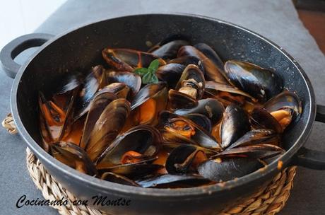Mejillones en salsa de tomate picante Mejillones en salsa de tomate picante