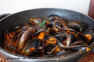 Mejillones en salsa de tomate picante Mejillones en salsa de tomate picante