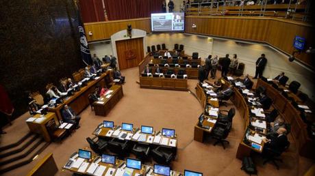 Salario mínimo subirá a 300 mil pesos el año 2019