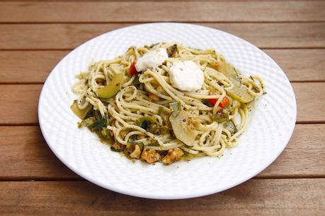 ESPAGUETIS AL PESTO DE CALABACIN