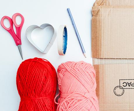 Tutorial DIY: guirnalda de corazones de cartón y lana Tutorial DIY: guirnalda de corazones de cartón y lana