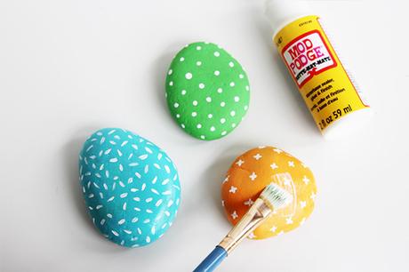 Tutorial DIY: portafotos con piedras pintadas Tutorial DIY: portafotos con piedras pintadas