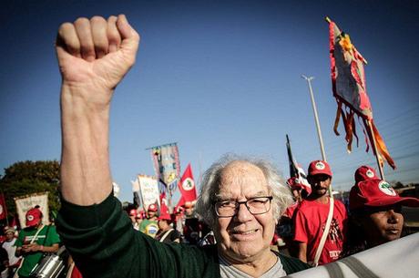 En Brasilia las tres columnas de la marcha Lula Libre