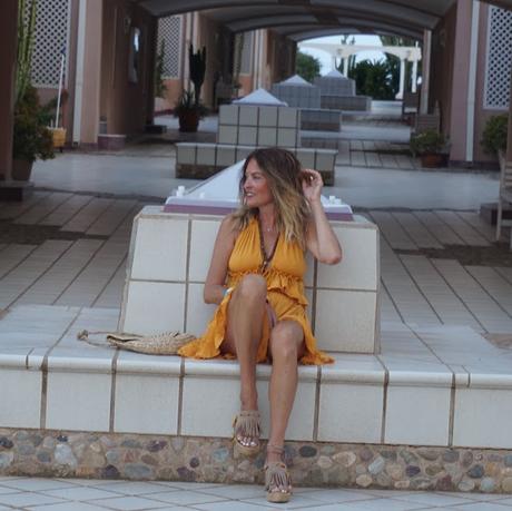 mOSTAZA pOR dOS #nOUNIFORMES