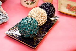 13 Hermosas Ideas para decorar tu mesa con esferas de unicel