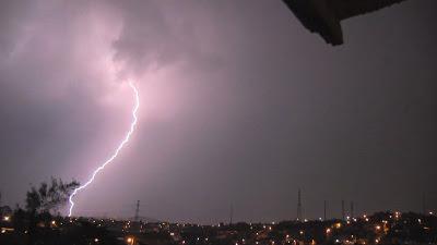 TORMENTAS PUNTUALES FUERTES CON TORMENTAS ELÉCTRICAS EN CHIHUAHUA, DURANGO, JALISCO, MICHOACÁN, OAXACA, CHIAPAS, VERACRUZ Y ESTADO DE MÉXICO