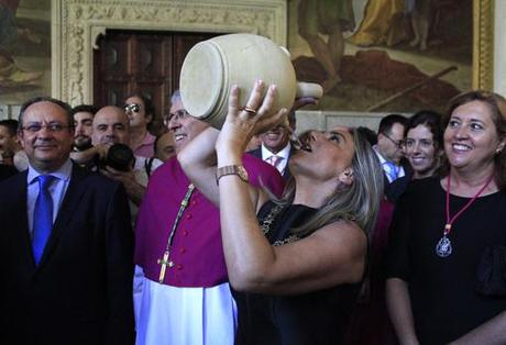 Los toledanos se volcaron con su Virgen y renuevan la tradición de los botijos