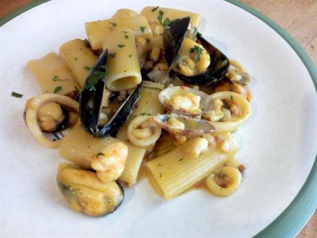 Receta pasta marinera - Mezzi paccheri ai frutti di mare - Seafood pasta recipe