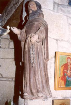 ¿Lo destierran? Pues a fundar.