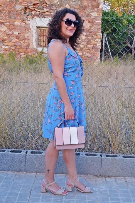 Vestido azul cielo estampado floral