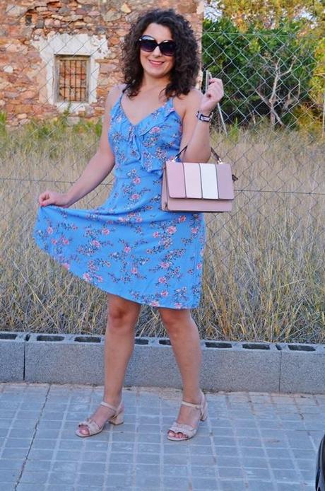 Vestido azul cielo estampado floral