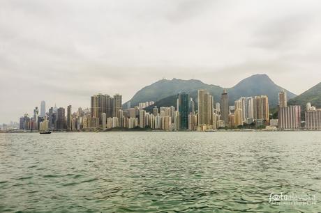 Skyline de Hong Kong con montañas - Fotografía artística
