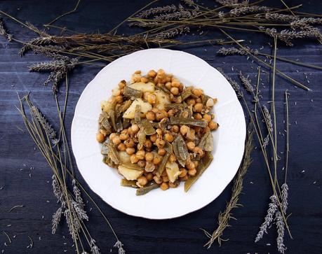 GARBANZOS CON JUDIAS ESPECIADAS EN SALSA DE CACAHUETE