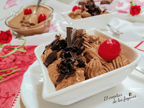 MOUSSE DE CHOCOLATE Y NATA