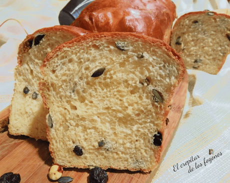 PAN DE MOLDE CON MEZCLA DE FRUTOS SECOS, SEMILLAS Y AVELLANAS