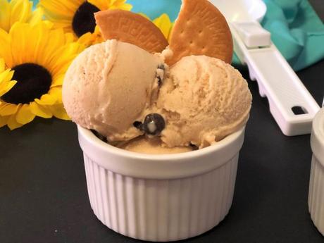 HELADO DE YOGURT DE FRUTOS DEL BOSQUE CON TROZOS DE CEREZA