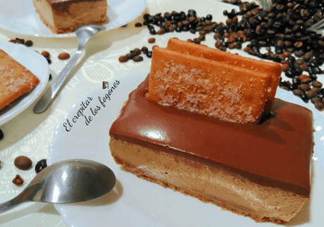 MOUSSE DE CAFÉ CON GALLETAS DE CANELA Y CHOCOLATE