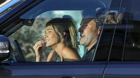 Captan a Ben Affleck con una joven modelo de #Playboy (FOTOS) Captan a Ben Affleck con una joven modelo de #Playboy (FOTOS)